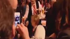 Şansölyeye Bira Banyosu Yaptırmak - Angela Merkel