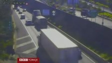 Tünele Giriş Yapan Yüksek Kasalı Kamyon