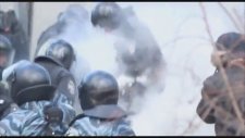 Ukraynada Göstericilerden Polise Molotof Yağmuru 2