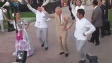 Prens Charles'in Halay Çekmesi