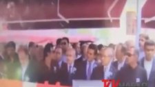 Sanatçı Çolpan İlhan'ın Cenazesinde Hakkını Helal Etmeyen Adam