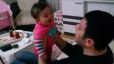 Oyum Sarıgüle Diyince Gülen Bebek