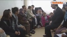 Öğrenciler Bakıma Muhtaç Yaşlıların Elini Öpüp Hayır Dualarını Alıyor