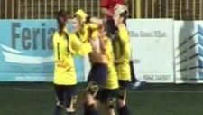 Kadın Futbolcu Golü Attı, Formasını Çıkardı!