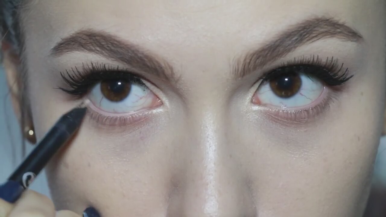Kuyruklu eyeliner Kuyruklu eyeliner