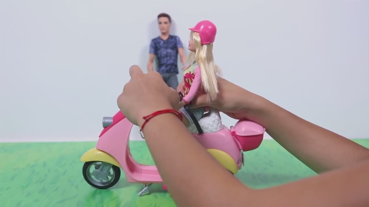 Barbie Scooter Kullaniyor Izlesene Com