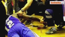 ABDli Basketbolcu; Tribün Camına Çarptı, Kolunu Kesti