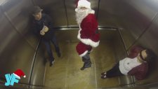 Asansörde Osuran Noel Baba Şakası