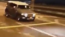 Kasisi Farketmeyip Uçan Arabalar