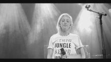 Ellie Goulding - Explosions