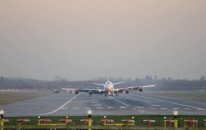 Boeing 747 Yolcu Uçağı Sağ İniş Takımı Açılmadan İniş Yaptı