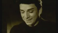 Zeki Müren - Yoksun Bu Gece Ah Yine Zehroldu Şarabım