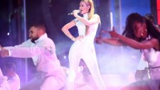 Iggy Azalea - Beg For It (People Choice Awards 2015)