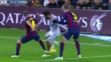 Arda Turan Pique'yi Dağıttı