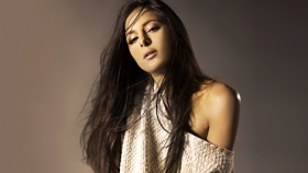 Ayda Mosharraf - Boğaz'da Yangın Var Ayda Mosharraf - Boğaz'da Yangın Var