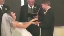 Böyle Gelin Görülmedi Kah Kaha Tufanı İzle Paylaş (Video One)