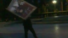 Ozan Doğulu Posterinden Dayak Yiyen Adam