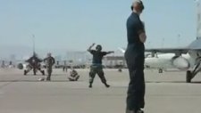 Amerikan Hava Kuvvetleri - Dans Pisti ile Uçak Pistini Karıştırmak