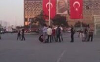 Taksim Meydanında Kıpırdamadan Duran Adam