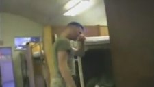 Velociraptor ve Gollum Taklidi Yapan Amerikan Askeri