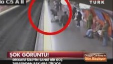 Gizli Bir Güç Tarafından Raylara İtilen Kadın