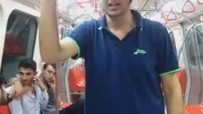 Şişli Metro'da Boxer İle Dans Eden Genç