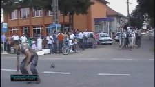 Gereksiz Hareketler Yapan Adamı Tepen At