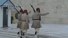 Yunan Askerinin Nöbet Değişimi