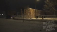 Ayak Üstü Yolda Adam Taramak