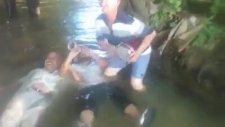 Klarnet Çalarken Suya Düşmek