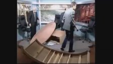 Canlı Yayında Birbirlerine Masayla Dalan Konuklar