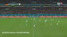 Yere Düşen Müller'e Fütursuzca Gülen Levent Özçelik