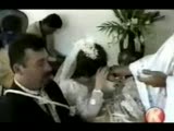 gelinin dişleri cıkıyor damat ne mi yapıyor