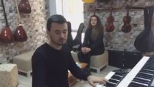 Kasım Efe Kutlu - Yeni Cami Avlusunda