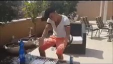 Zarı Önce Yutup Sonra Sıçarak Tavla Oynayan Hatun