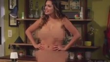Kelly Brook Yeni Dizisinde Çırılçıplak