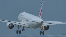 Rüzgarda Beşik Gibi Sallanan Uçağı Piste İndiren Pilot