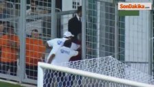 Lucescu Çıldırdı Sahaya Daldı!