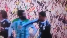 Cristiano Ronaldo dan Rakibine Yumruk