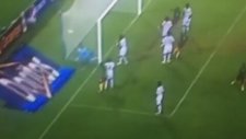 Kornerden harika gol attı