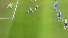 Arsenal, Mesut Özilin golüyle rahatladı