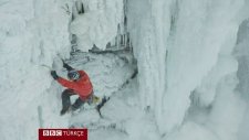 Buz Tutan Niagara Şelalesi'ne Tırmanan İlk Dağcı