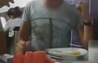 Efkarın Dibine Vuran Adam