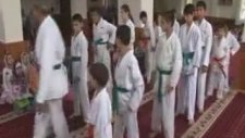 Camide Ayakkabısız Karate Dersi