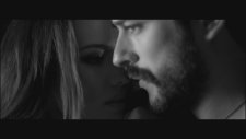 Fahriye Evcen & Burak Özçivit - Hasretinle Yandı Gönlüm