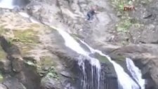 Fotoğraf Çekileyim Derken Uçurumdan Düşmek