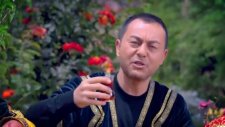 Azerbaycan'da Serdar Ortaçlı Çay Reklamı