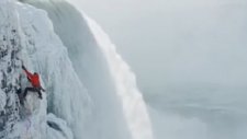 Niagara Şelalesi'ne Tırmandı