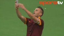 Tottiden Tarihe Geçecek Gol Sevinci!...