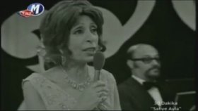Safiye Ayla - Geçti Hayal İçinde Bunca Yıl Bir Gün Gibi Safiye Ayla - Geçti Hayal İçinde Bunca Yıl Bir Gün Gibi